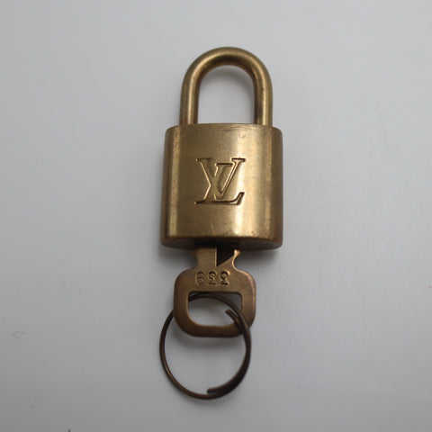 Pre-Owned Louis Vuitton Key