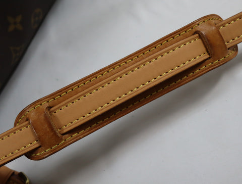 Pre-Owned #BP25627 Louis Vuitton Monogram Blois Crossbody Shoulder Bag M51221
