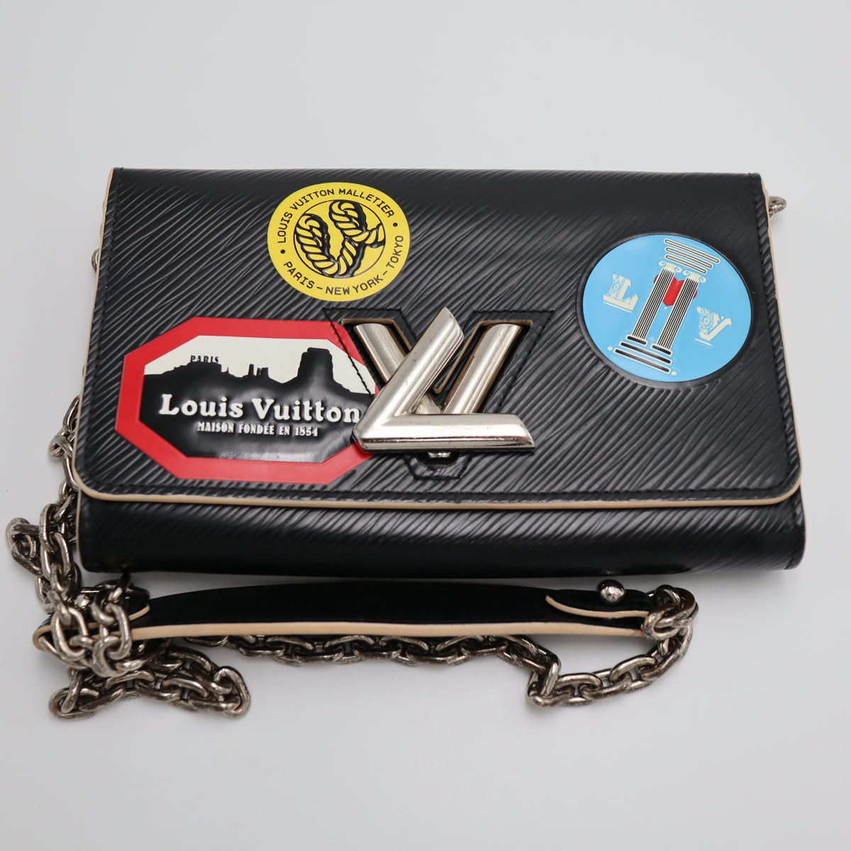 Pre-Owned #71088 Louis Vuitton Epi Portofeuille Twist Chain World Tour Black  Leather Chain Wallet M62007