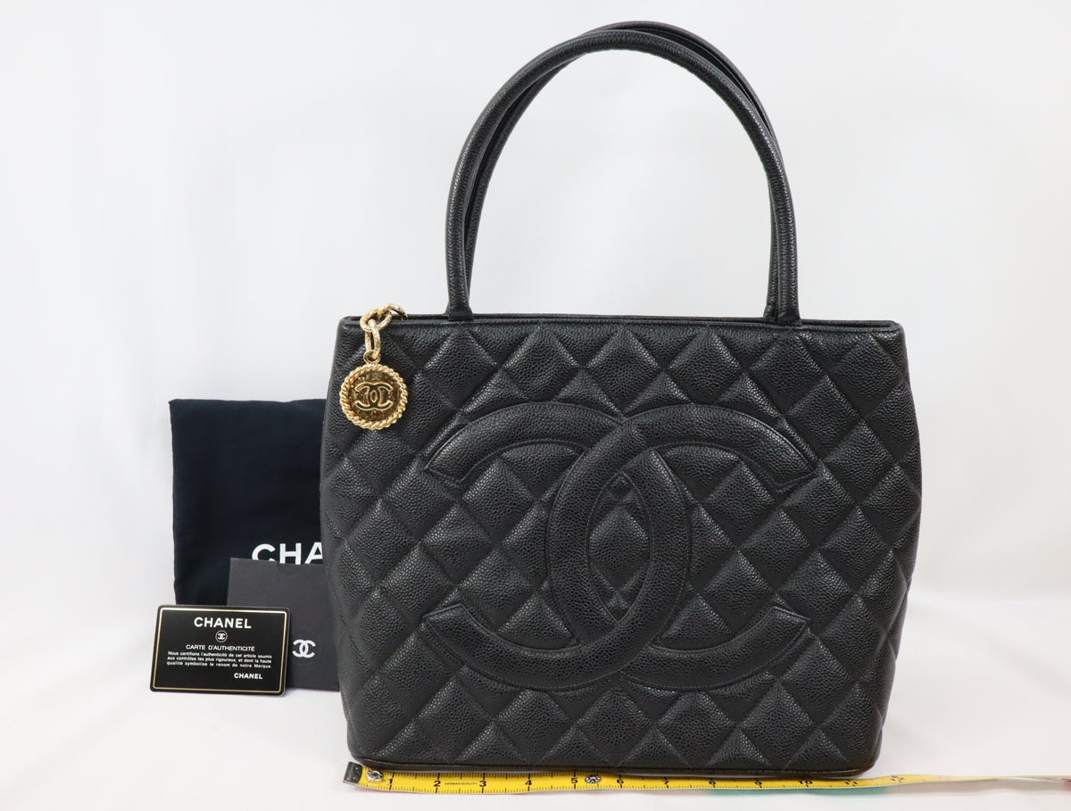Pre-Owned #33665 CHANEL Matelasse Reprint Tote Bag Caviar Skin Black Gold