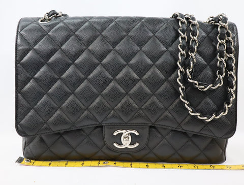 Pre-Owned #17375 CHANEL Matelasse 33 Caviar Skin Double Chain Shoulder Bag