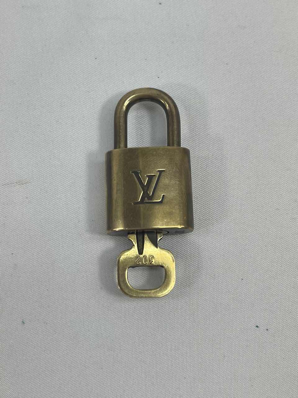 Pre-owned Louis Vuitton lock&key1